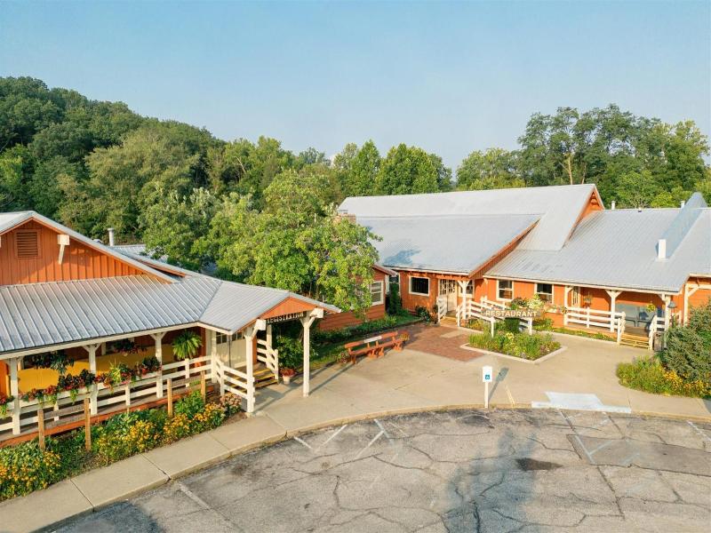 Brown County Inn image