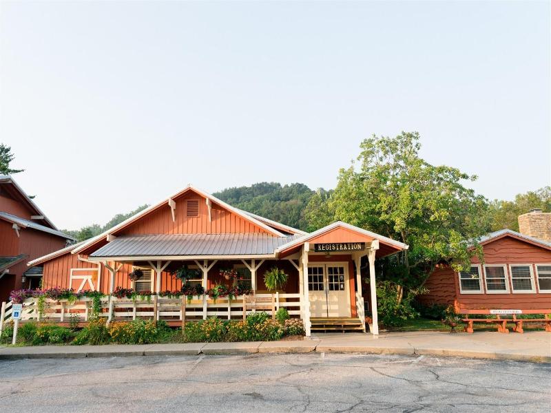 Brown County Inn image