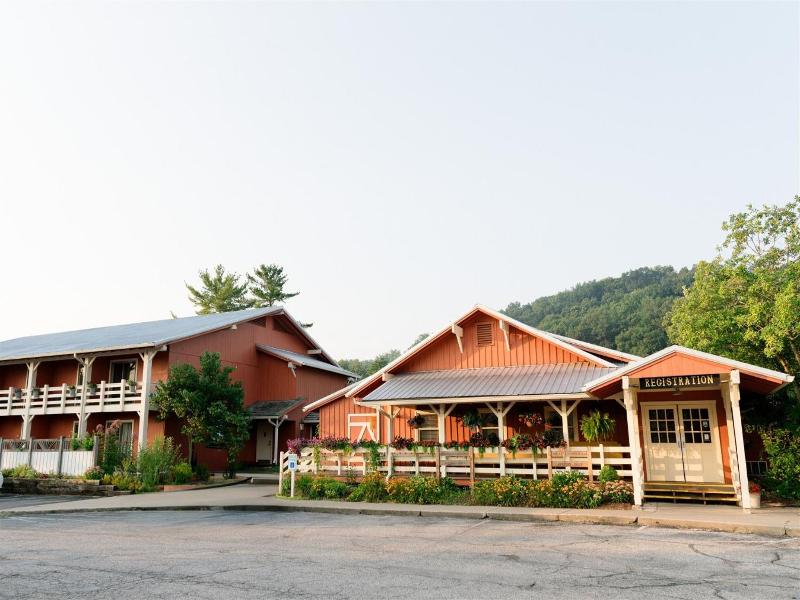 Brown County Inn image