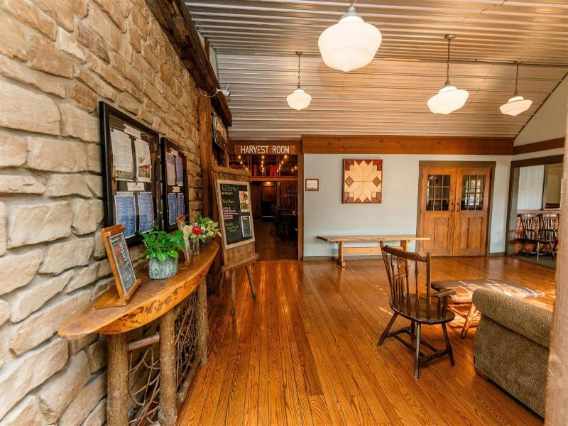 Brown County Inn image
