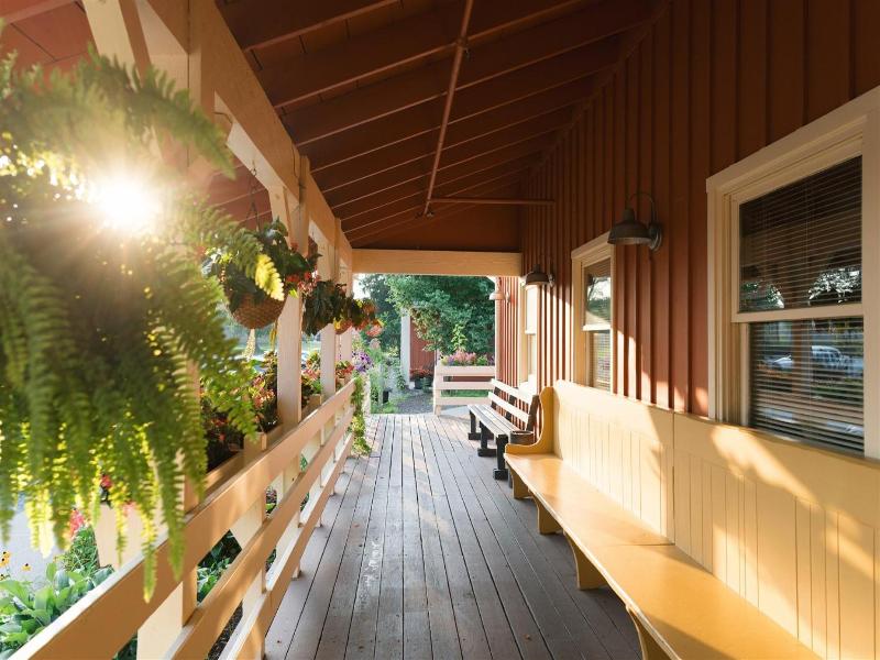 Brown County Inn image
