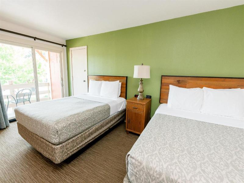 Brown County Inn image
