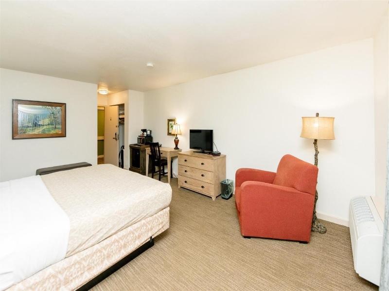 Brown County Inn image