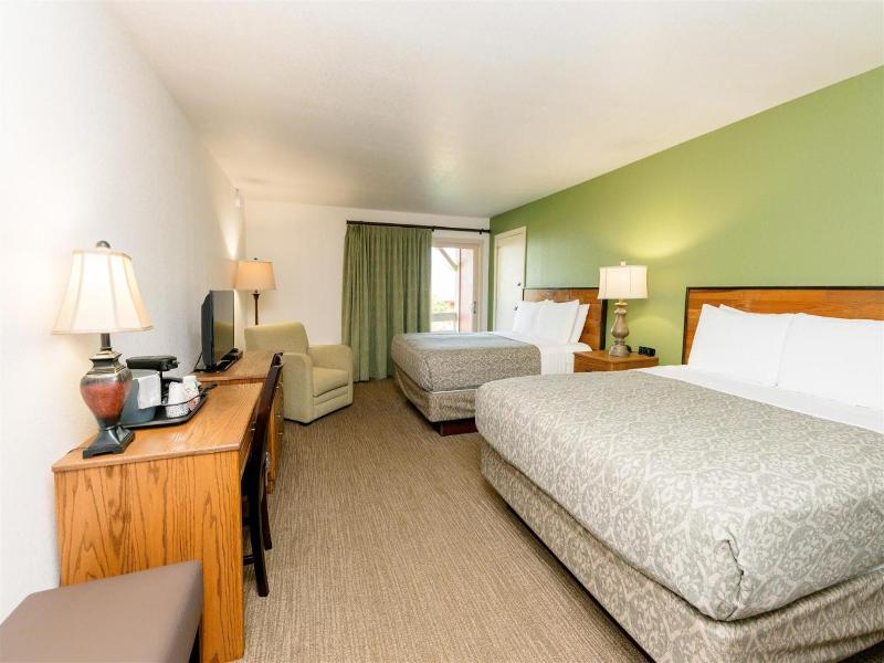 Brown County Inn image