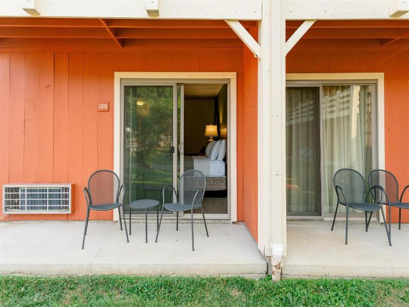Brown County Inn image