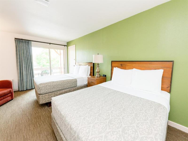 Brown County Inn image