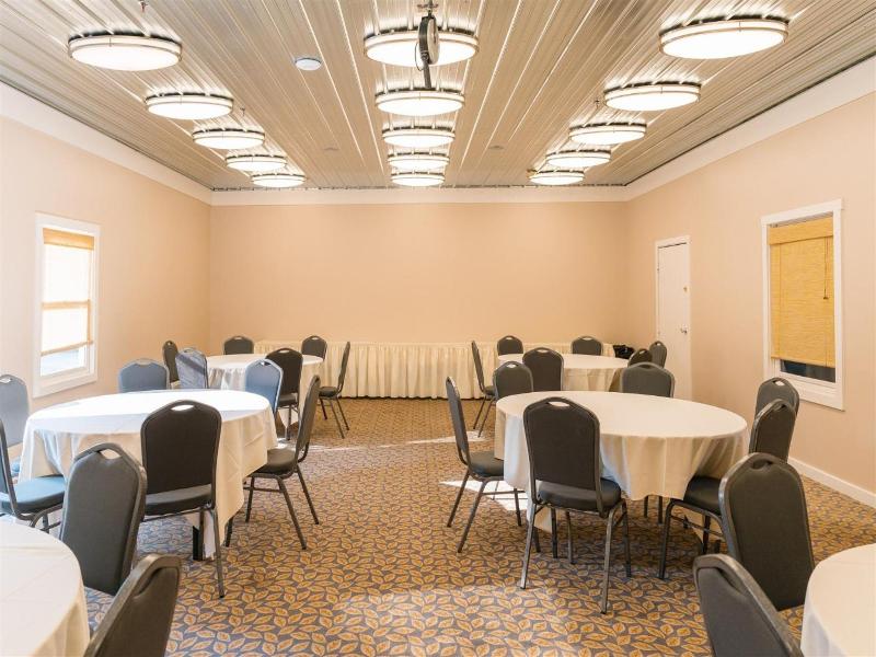 Brown County Inn image