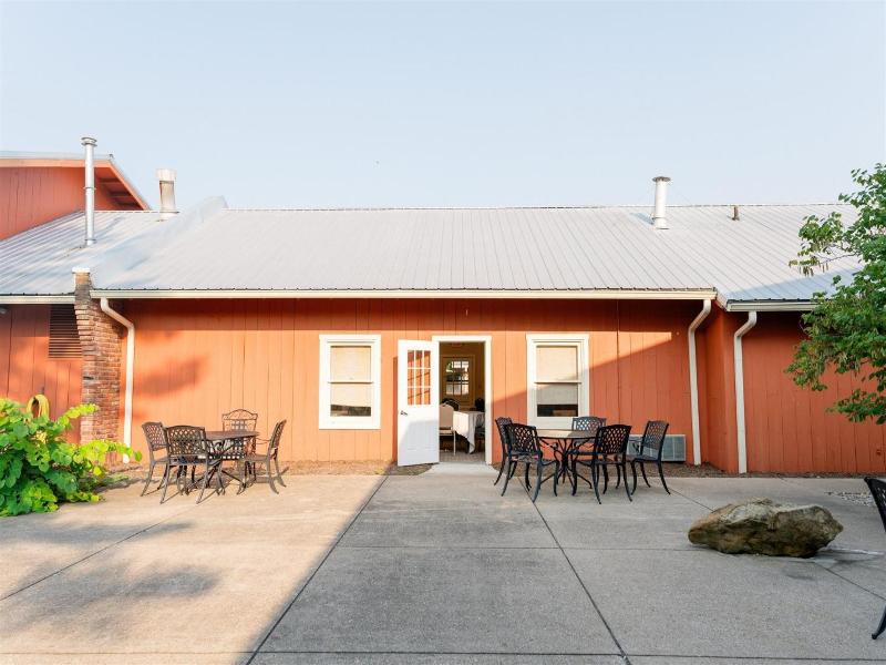 Brown County Inn image