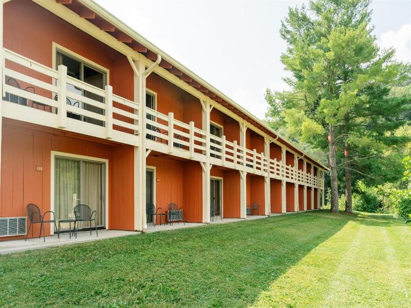 Brown County Inn image