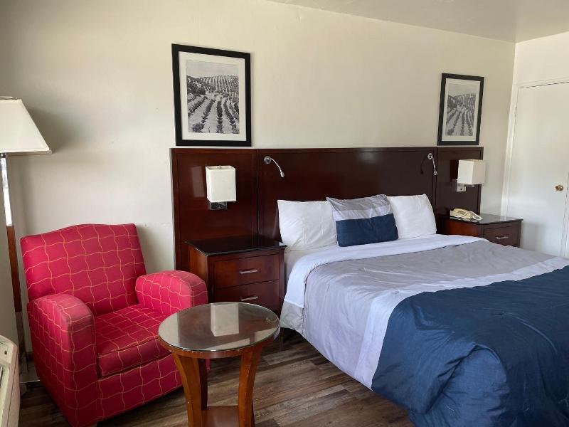 Travelers Beach Inn image