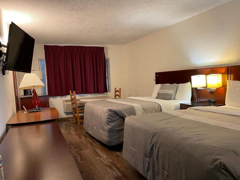 Travelers Beach Inn image