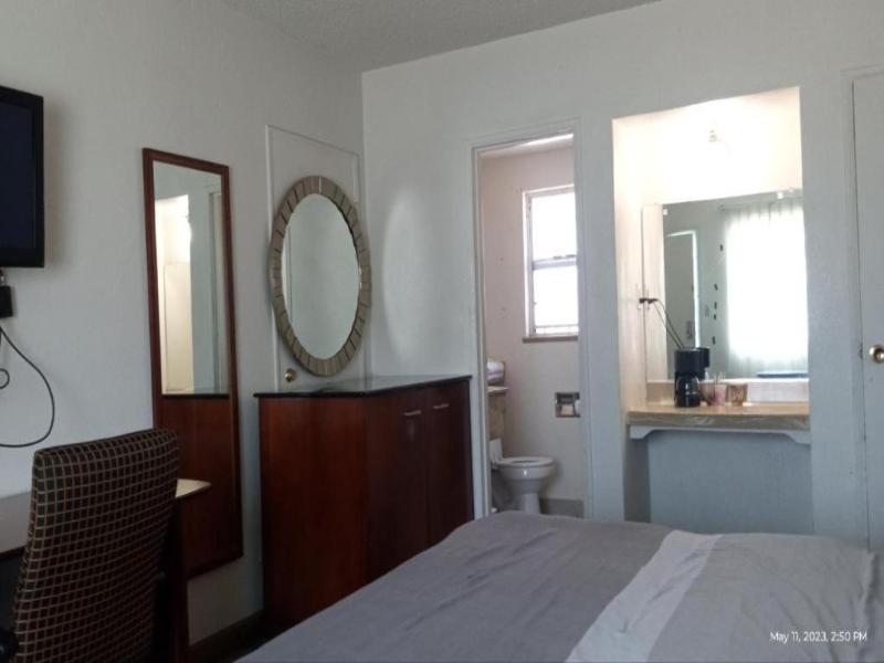 Travelers Beach Inn image