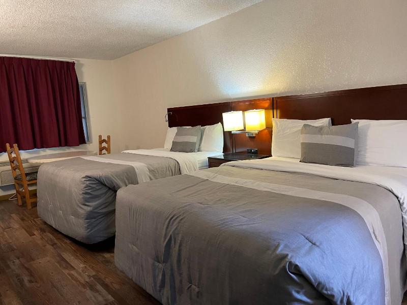 Travelers Beach Inn image