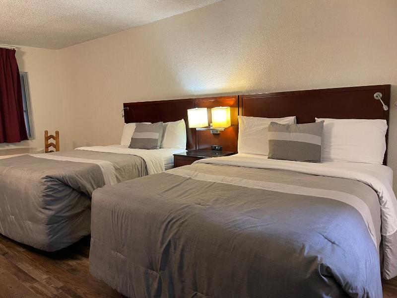 Travelers Beach Inn image