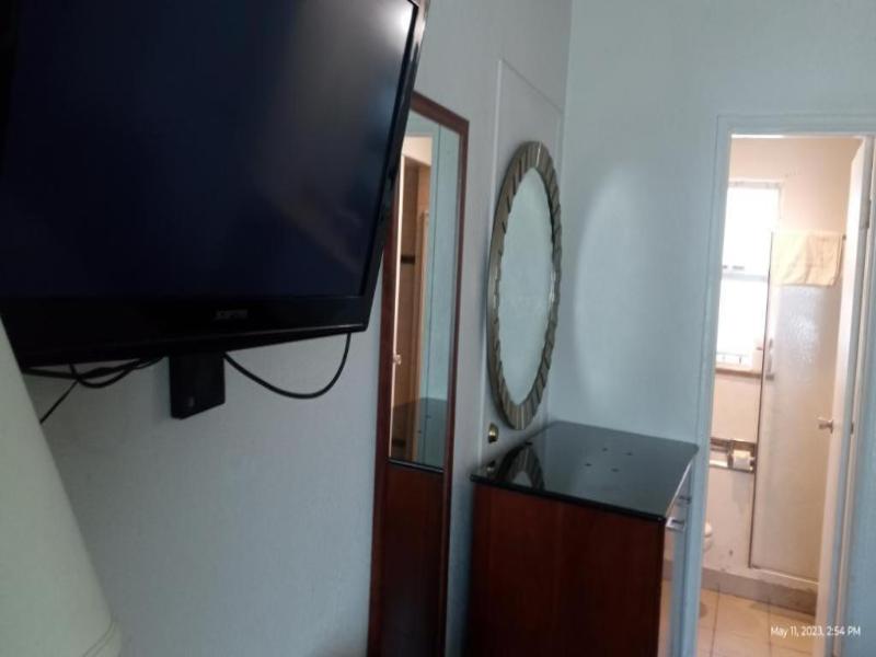 Travelers Beach Inn image
