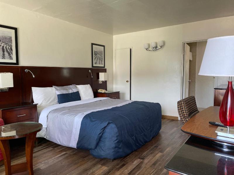 Travelers Beach Inn image