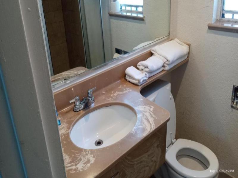 Travelers Beach Inn image