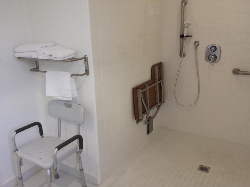 Travelers Beach Inn image