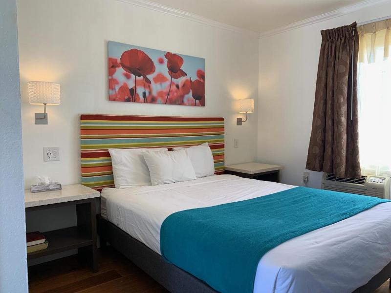 Sandyland Reef Inn image