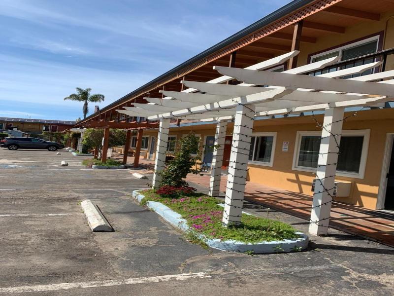 Sandyland Reef Inn image
