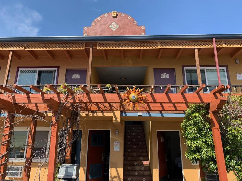Sandyland Reef Inn image