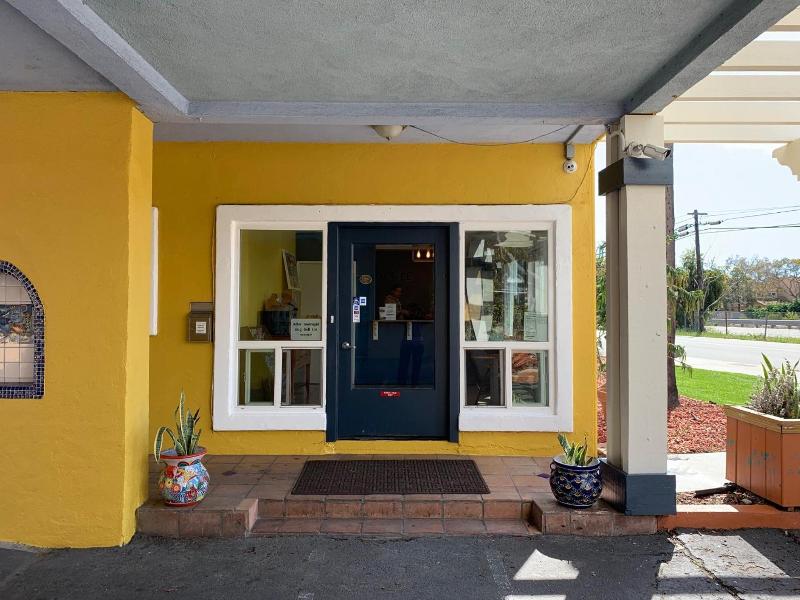 Sandyland Reef Inn image