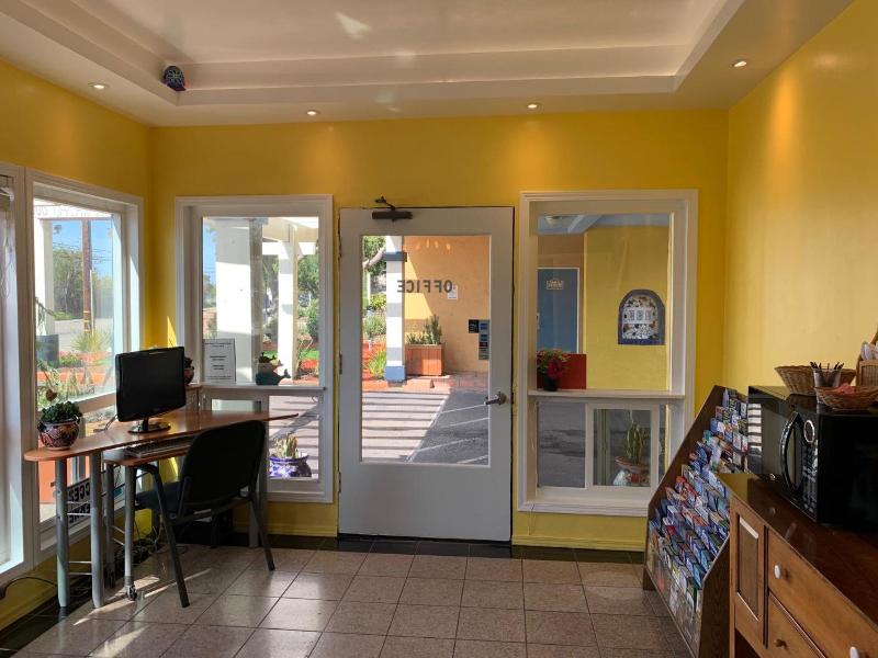 Sandyland Reef Inn image