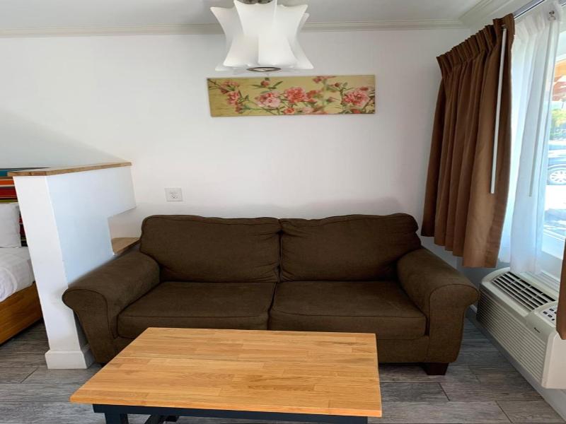 Sandyland Reef Inn image