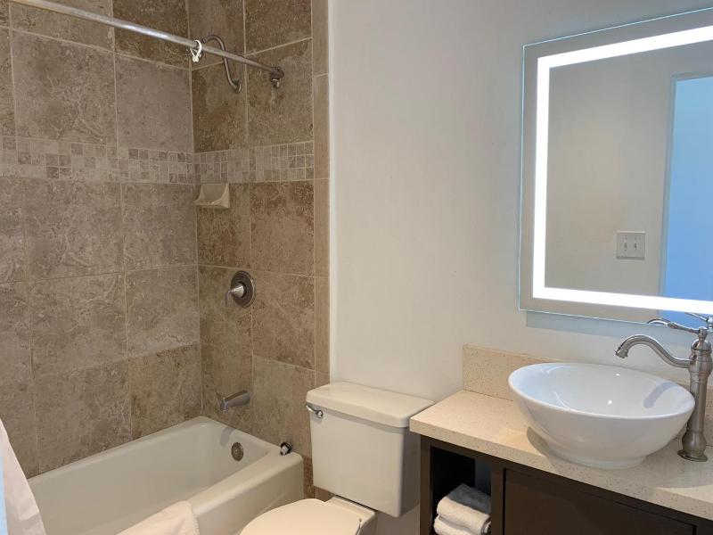 Sandyland Reef Inn image