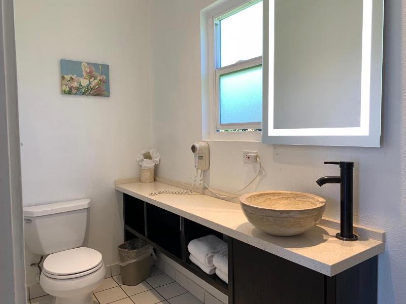 Sandyland Reef Inn image