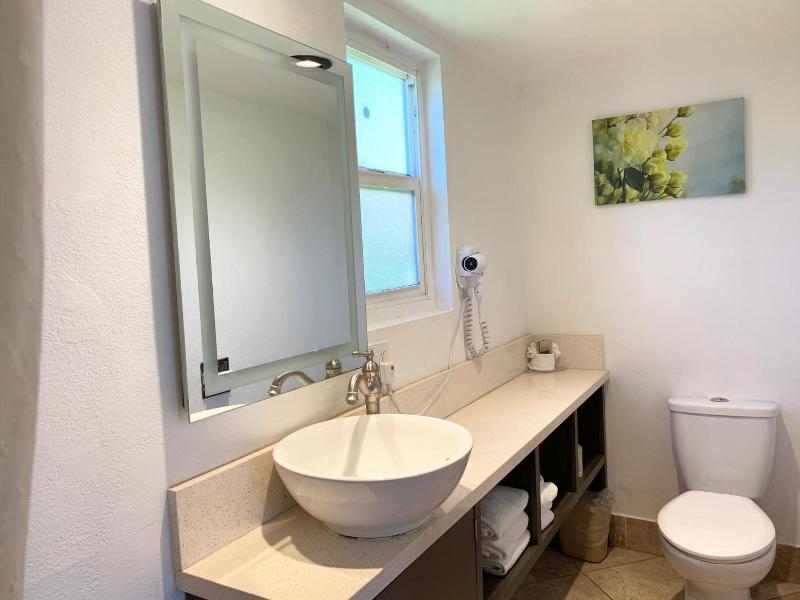 Sandyland Reef Inn image