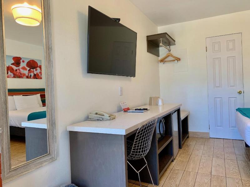 Sandyland Reef Inn image