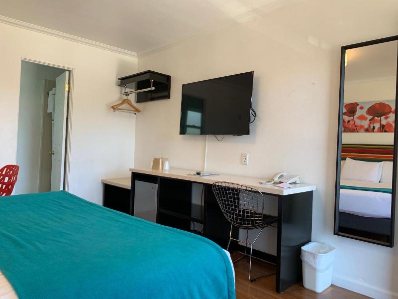 Sandyland Reef Inn image