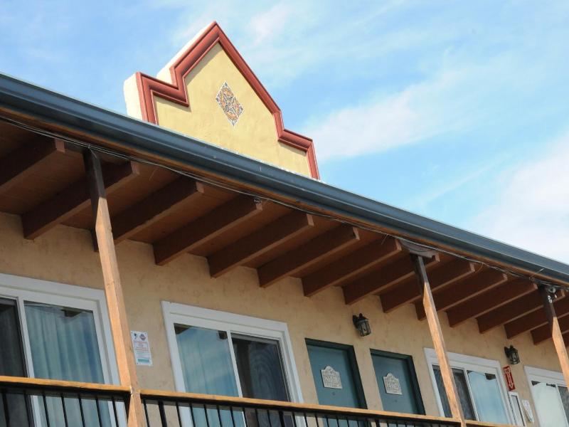 Sandyland Reef Inn image