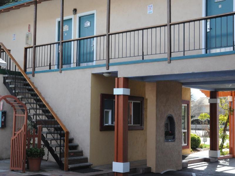 Sandyland Reef Inn image