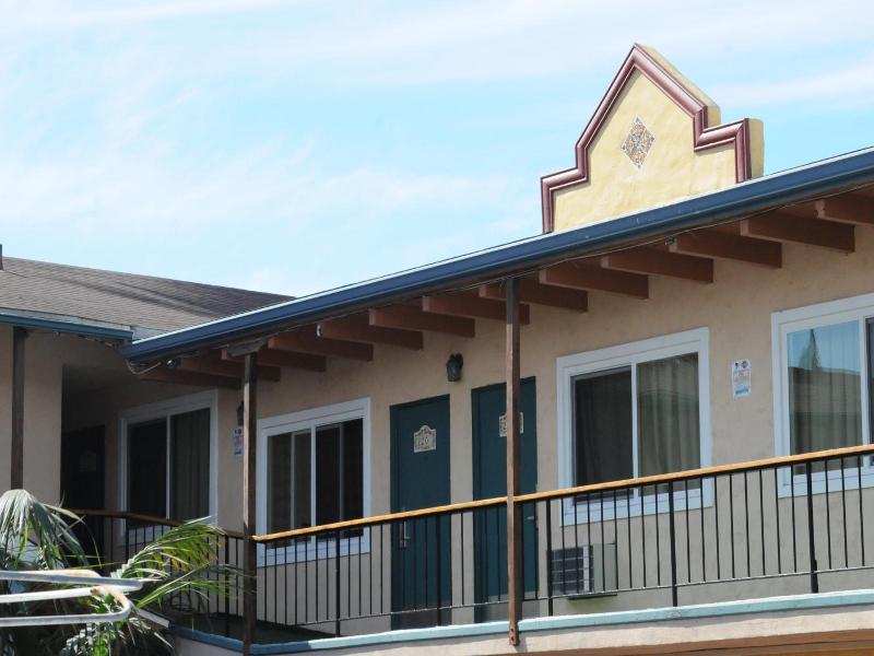 Sandyland Reef Inn image