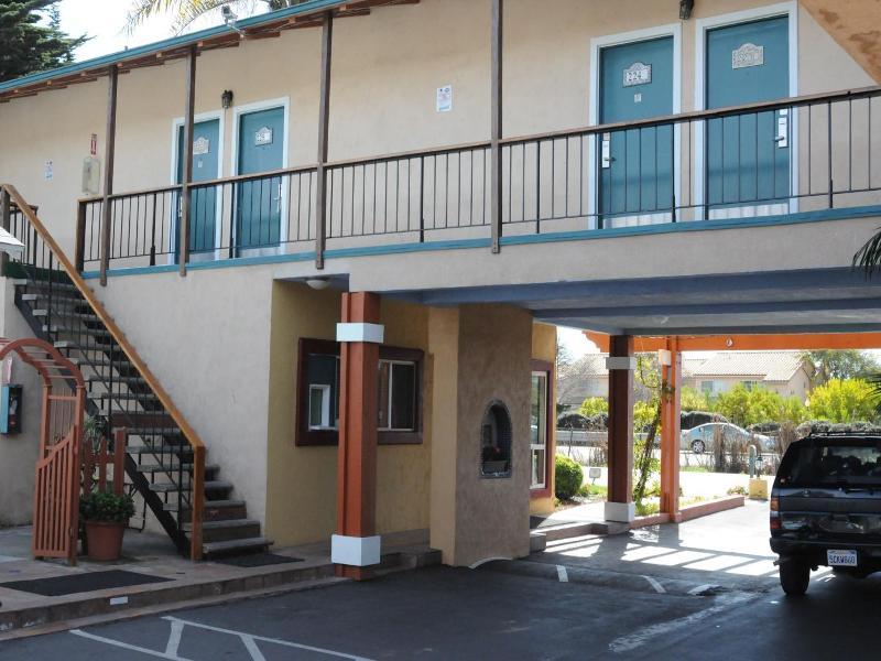 Sandyland Reef Inn image