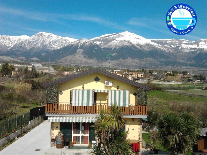 Il Laghetto image