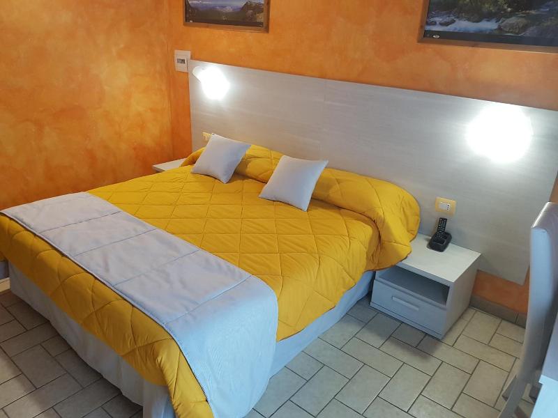 Il Laghetto image