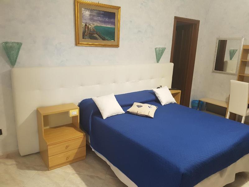 Il Laghetto image