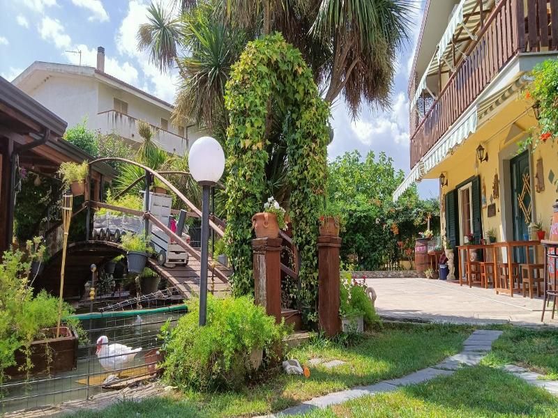 Il Laghetto image