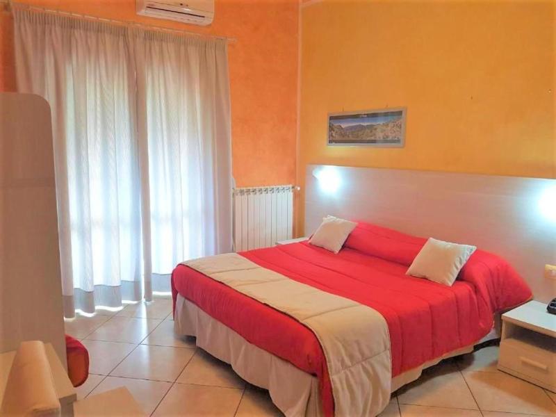 Il Laghetto image