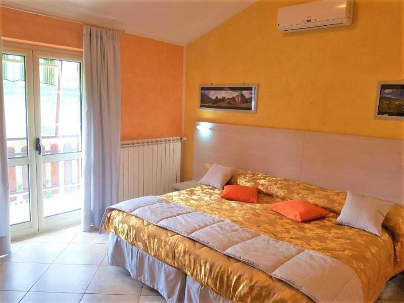 Il Laghetto image