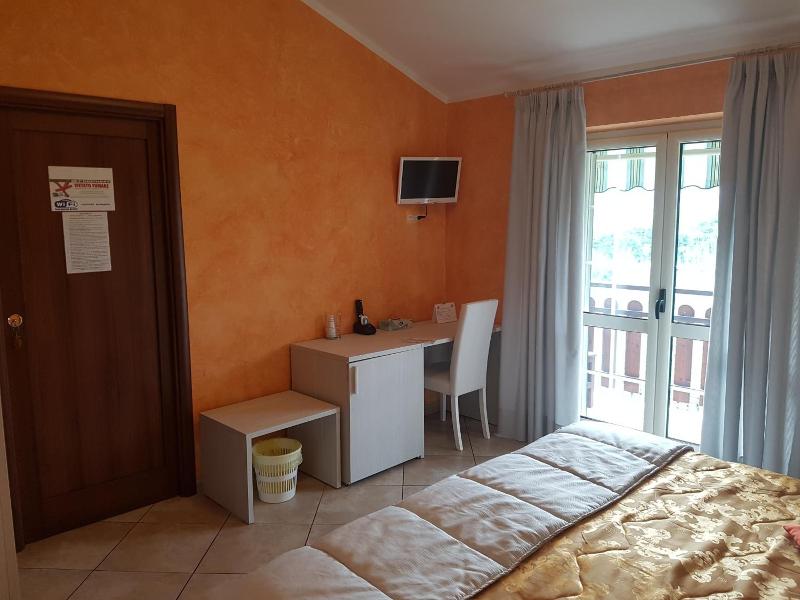 Il Laghetto image