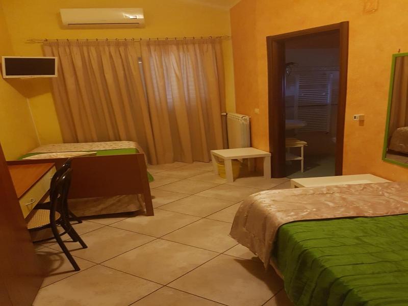 Il Laghetto image