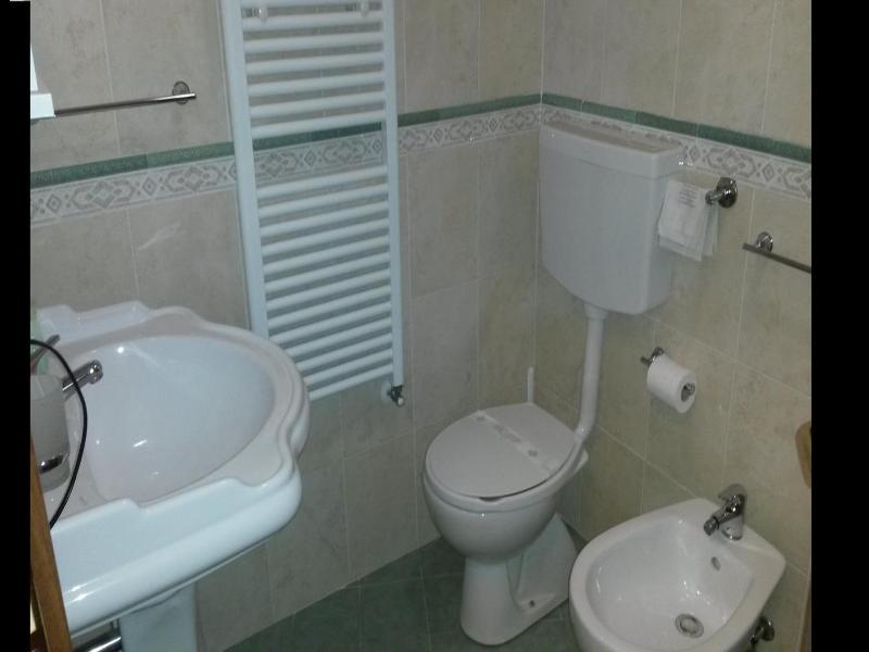 Il Laghetto image
