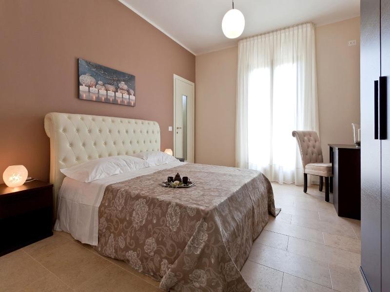 Hotel La Campana image