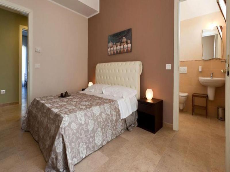 Hotel La Campana image