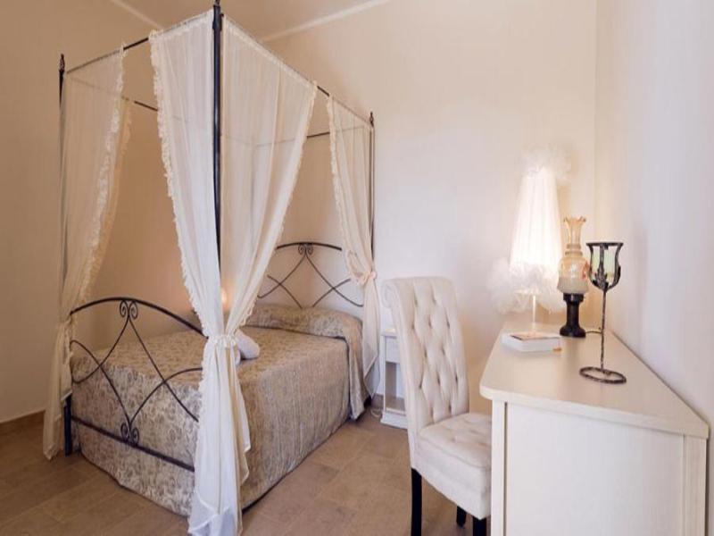 Hotel La Campana image