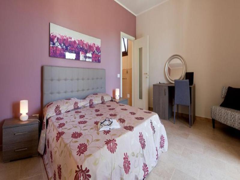 Hotel La Campana image
